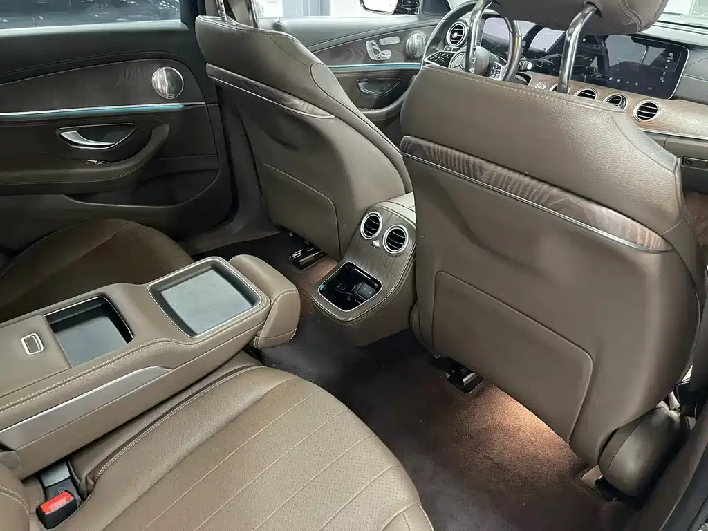 Mercedes-Benz E-Class 2023 — фото 14