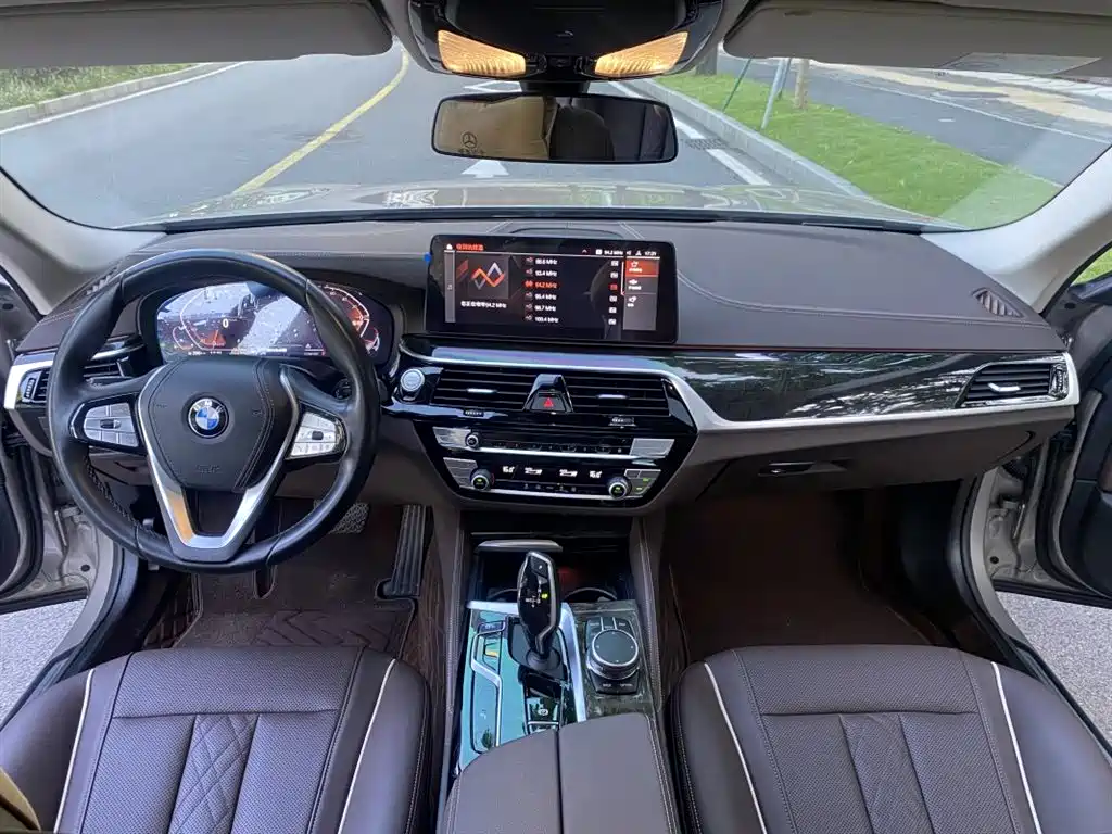 BMW 5 Series 2023 — фото 13