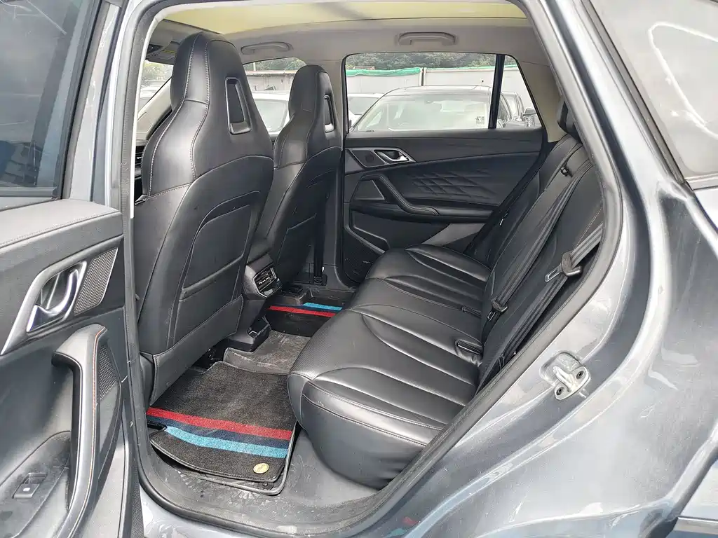 Roewe RX5 New Energy 2022 — фото 6