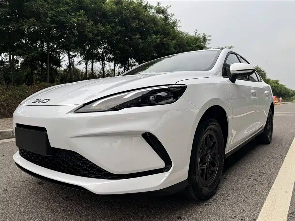 BYD Seal 05 DM-i 2026 — фото 2