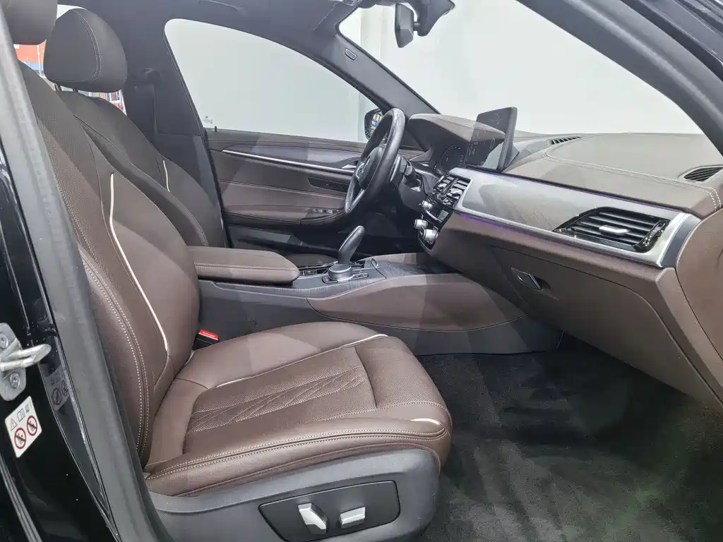 BMW 5 Series 2022 — фото 13