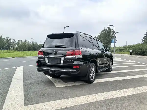 Lexus LX 2011