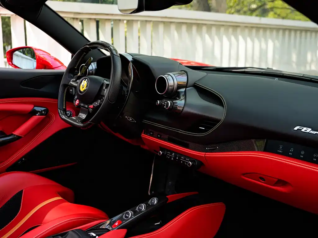 Ferrari F8 2021 — фото 18