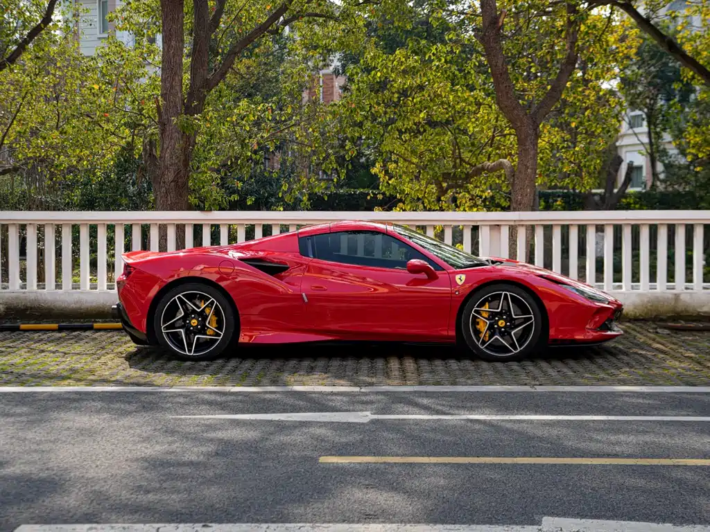 Ferrari F8 2021 — фото 12
