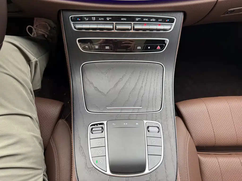 Mercedes-Benz E-Class 2022 — фото 18