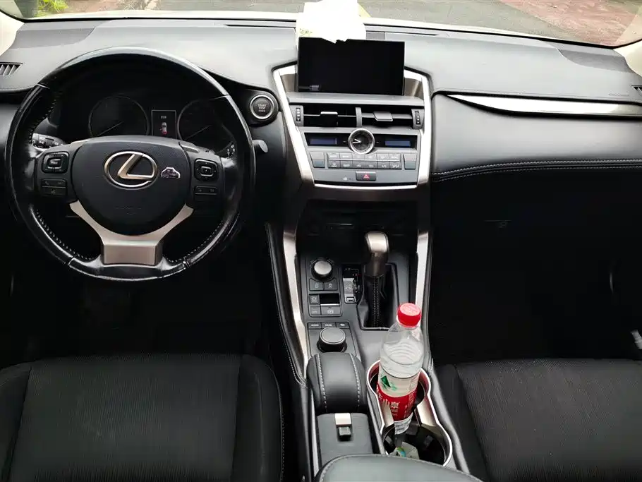 Lexus NX 2016 — фото 12