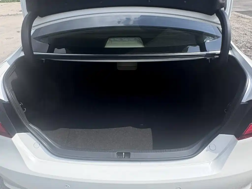 Toyota Camry 2015 — фото 20