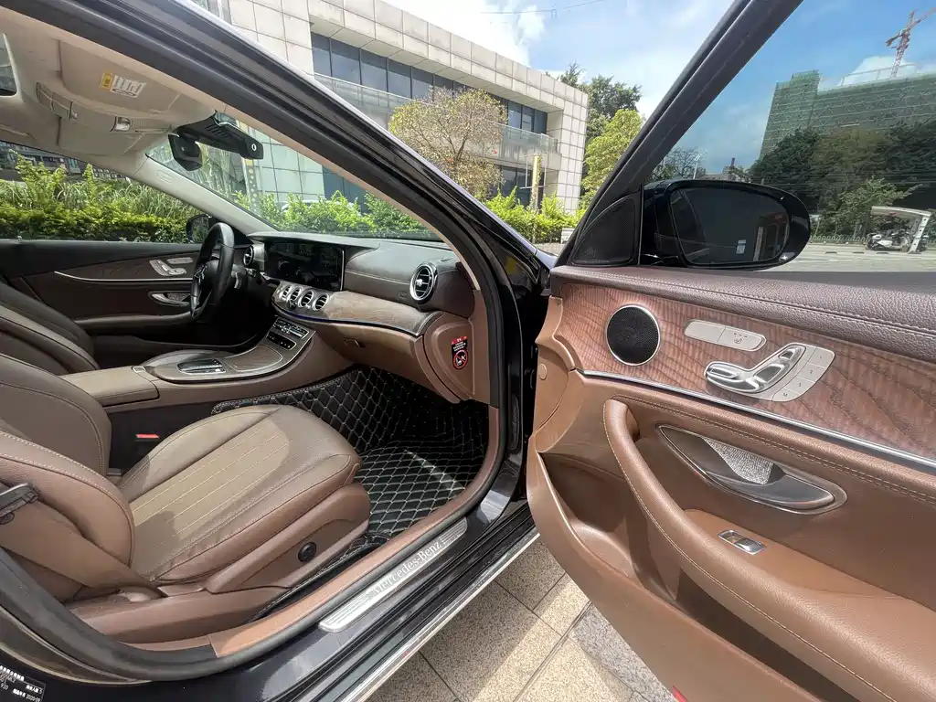 Mercedes-Benz E-Class 2021 — фото 12