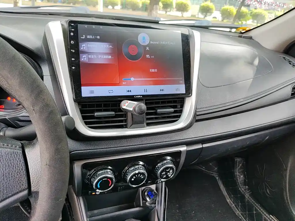 Toyota Yaris L 2020 — фото 13