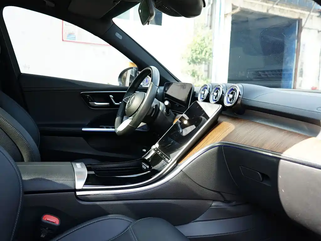 Mercedes-Benz C-Class 2023 — фото 16