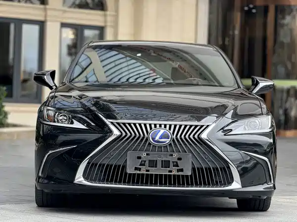 Lexus ES 2020