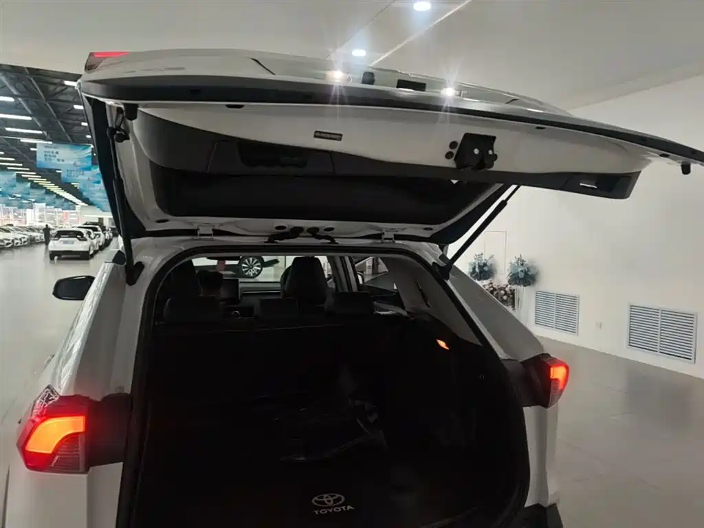 Toyota RAV4 Prime 2022 — фото 18