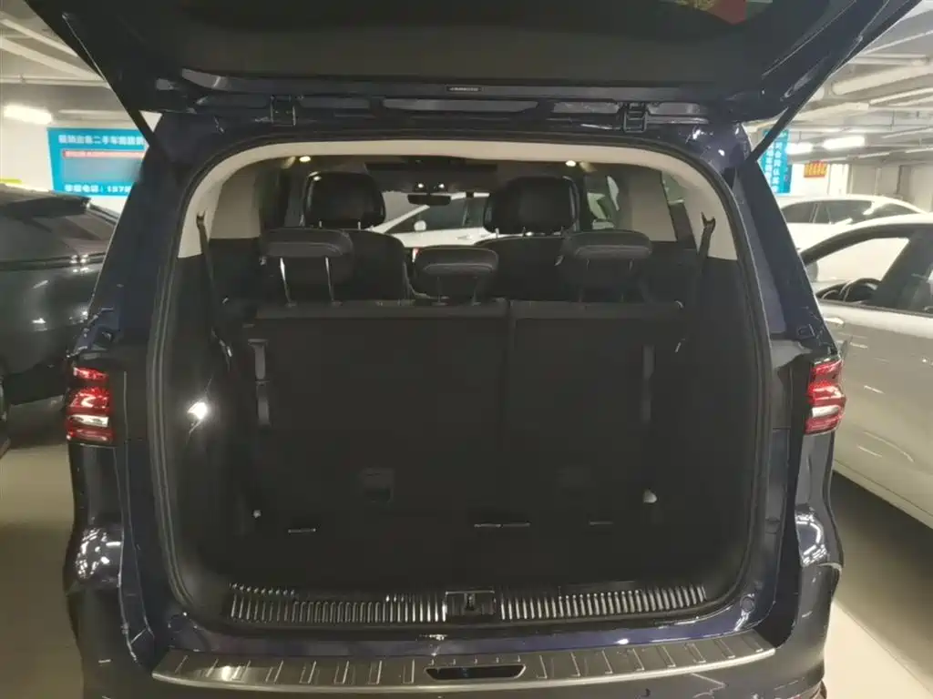 Roewe iMAX8 2022 — фото 19