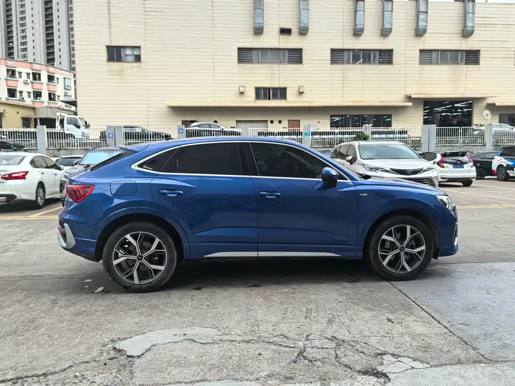 Audi Q3 Sportback 2022 — фото 8