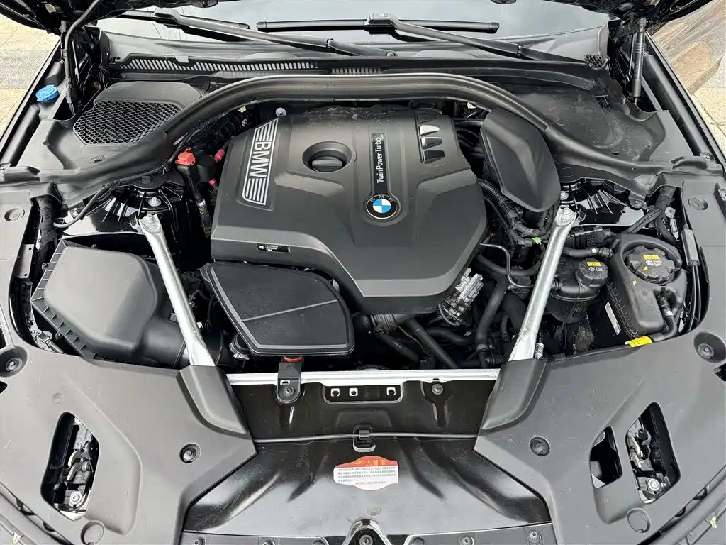 BMW 5 Series 2019 — фото 16