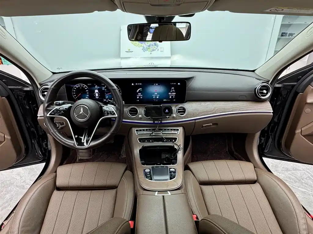 Mercedes-Benz E-Class 2023 — фото 9