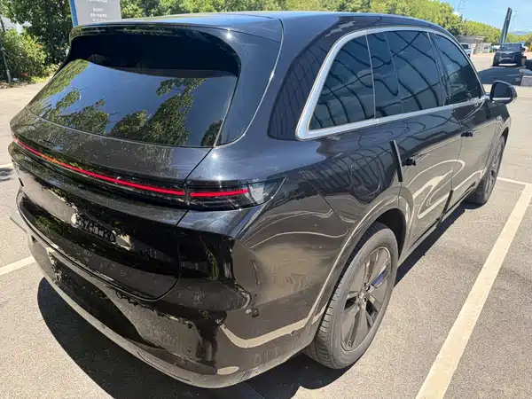 Li Auto L6 2025