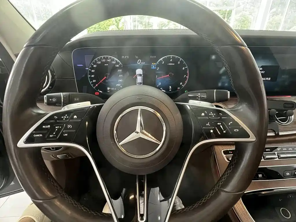 Mercedes-Benz E-Class 2023 — фото 25