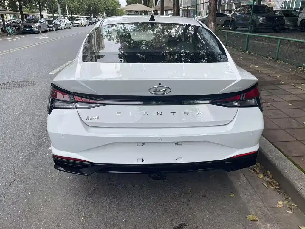 Hyundai Elantra 2020 — фото 12