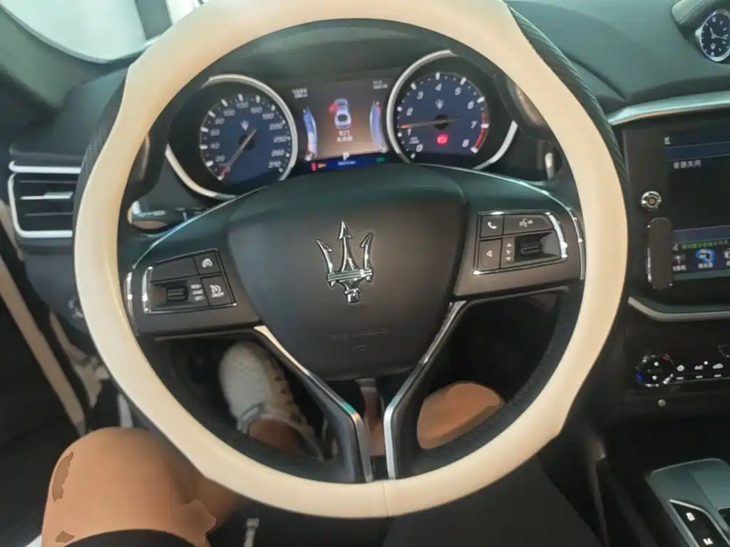 Maserati Ghibli 2016 — фото 11