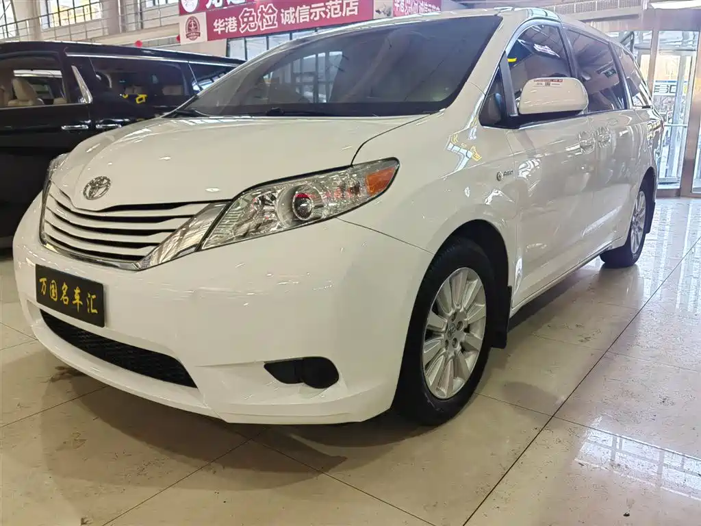 Toyota Sienna 2017 — фото 1