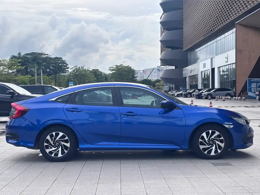 Honda Civic 2018 — фото 8