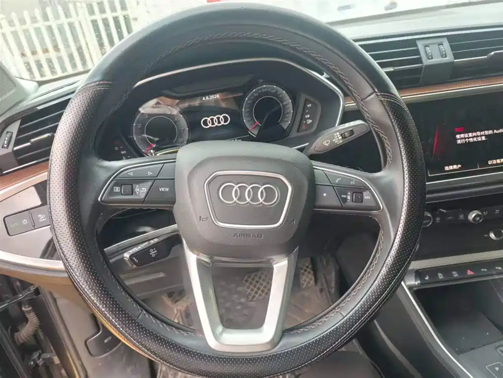 Audi Q3 2022 — фото 9