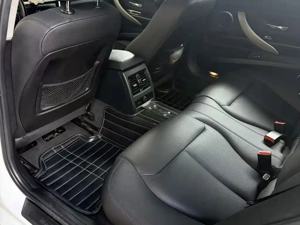 BMW 3 Series 2015 — фото 11