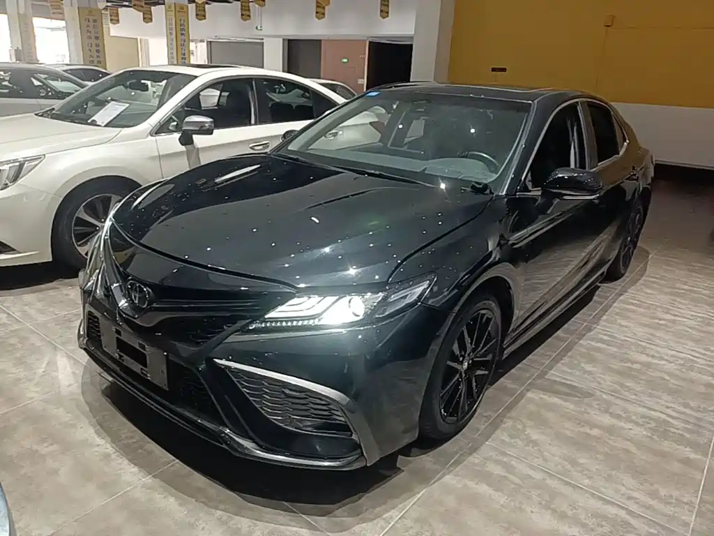 Toyota Camry 2023 — фото 2
