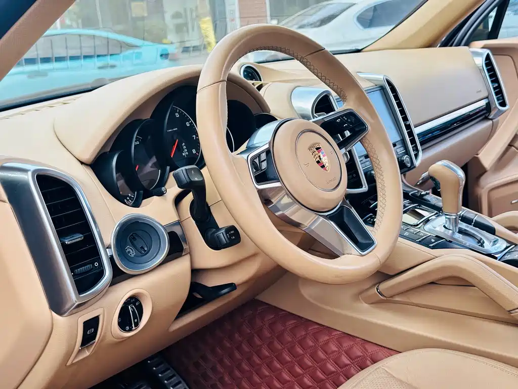 Porsche Cayenne 2017 — фото 20