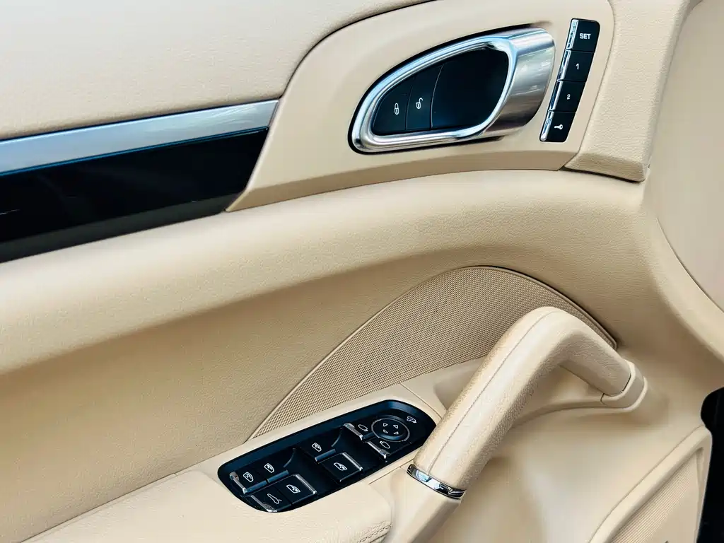 Porsche Cayenne 2017 — фото 19