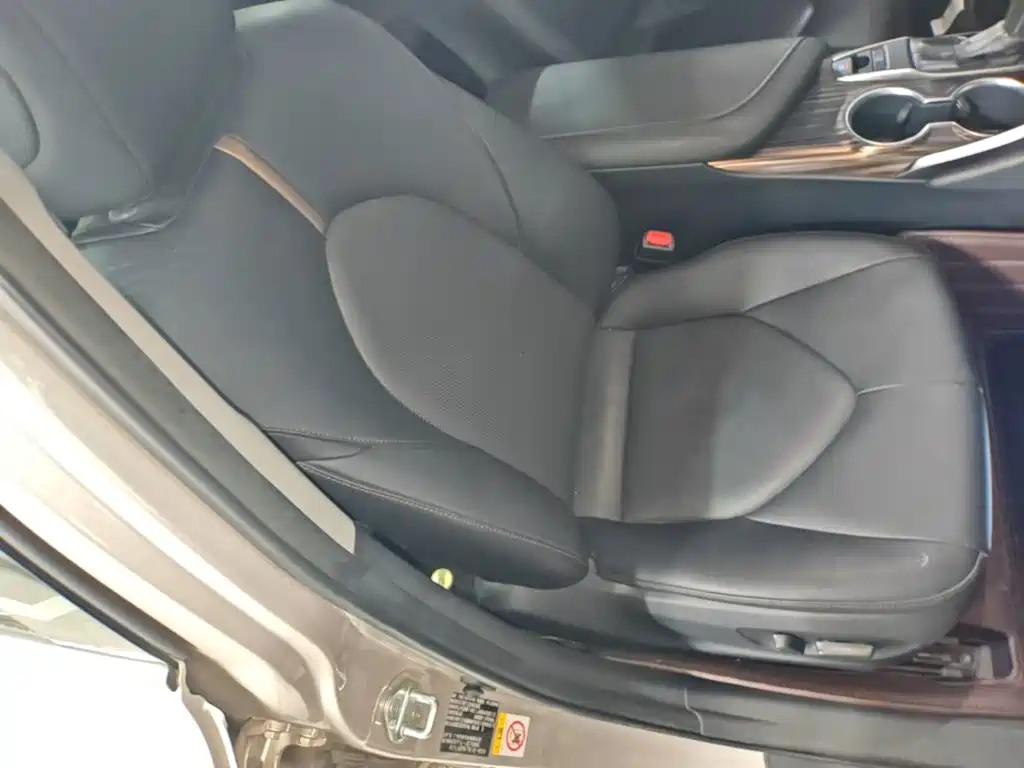 Toyota Camry 2018 — фото 25