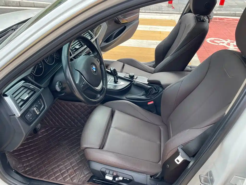 BMW 3 Series 2018 — фото 9