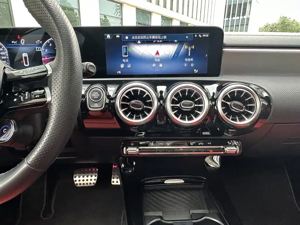 Mercedes-Benz A-Class AMG 2025 — фото 8