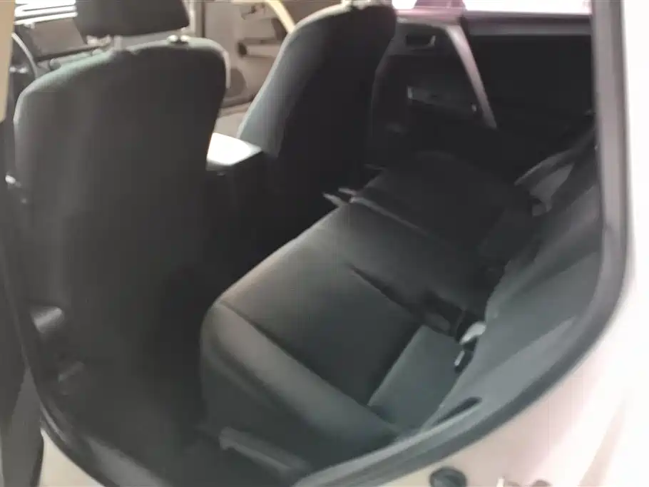Toyota RAV4 2015 — фото 11