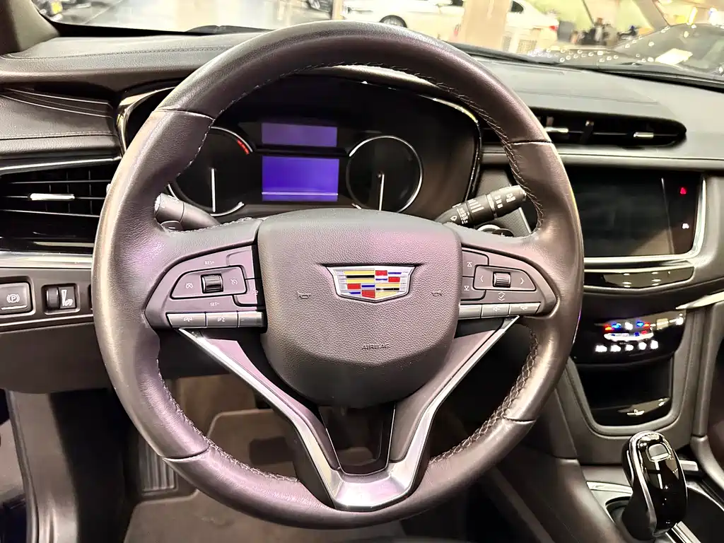Cadillac XT6 2020 — фото 12