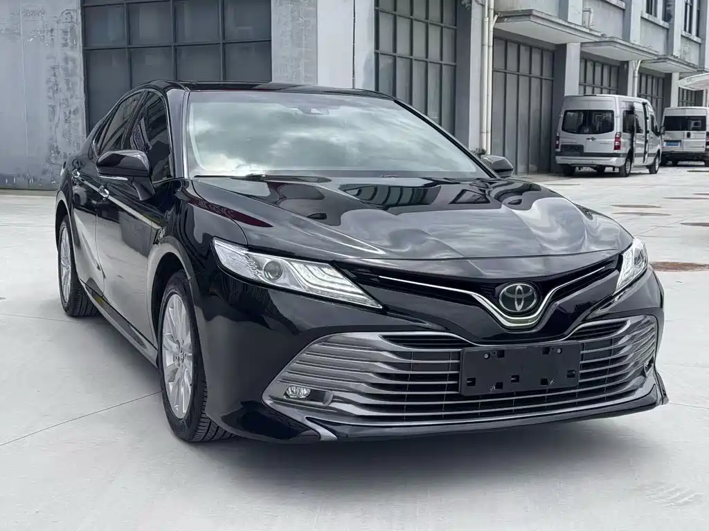 Toyota Camry 2019 — фото 1