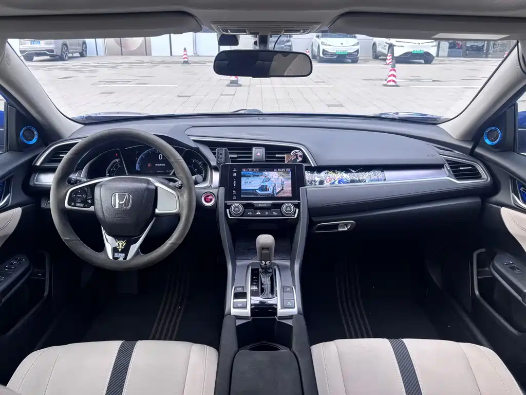 Honda Civic 2018 — фото 14
