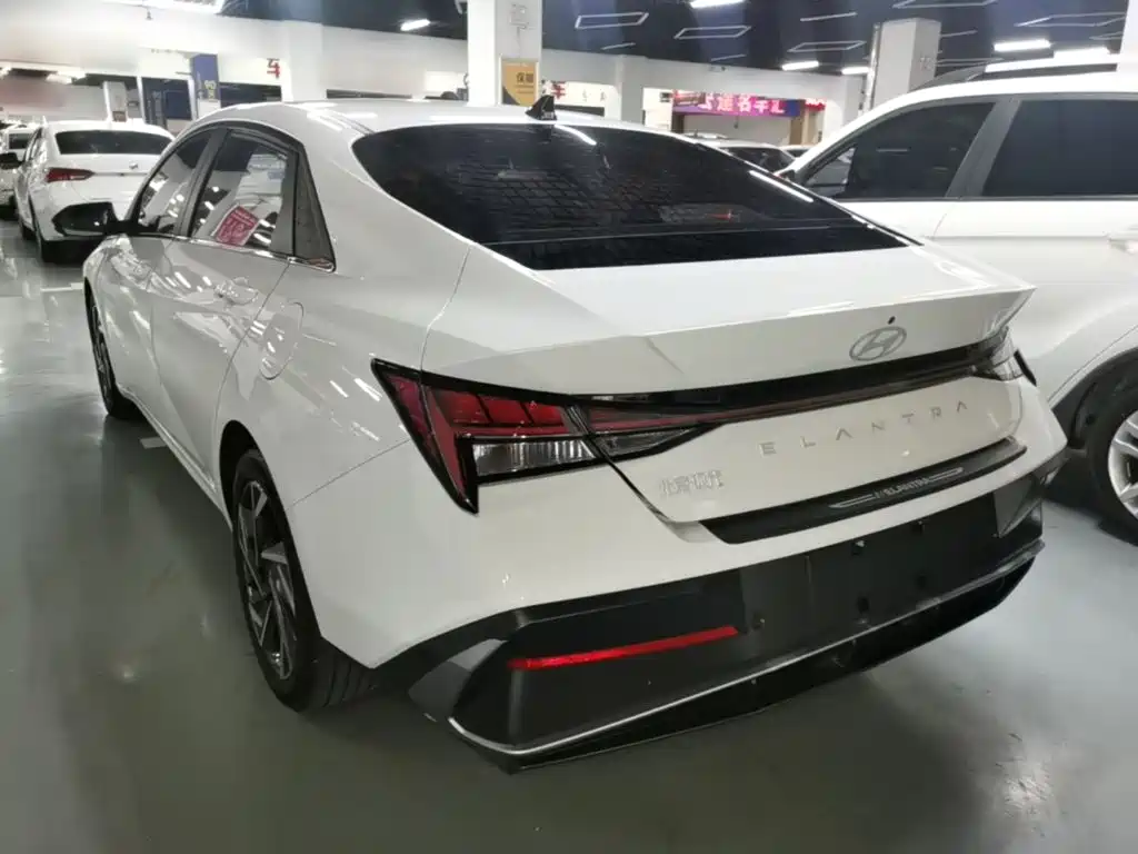 Hyundai Elantra 2024