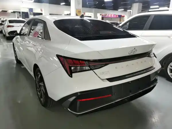Hyundai Elantra 2024
