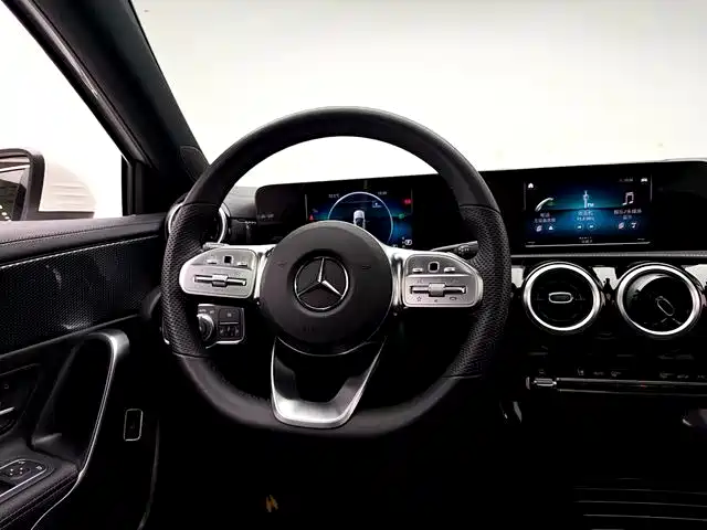 Mercedes-Benz A-Class 2019 — фото 10