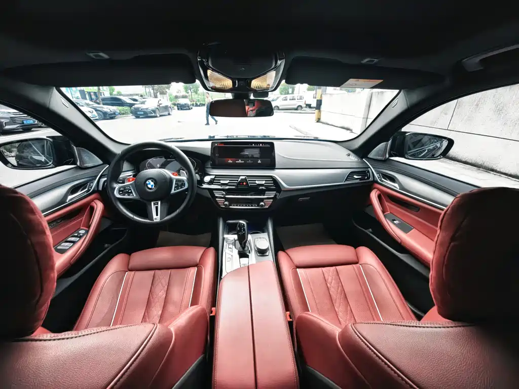 BMW 5 Series 2023 — фото 10