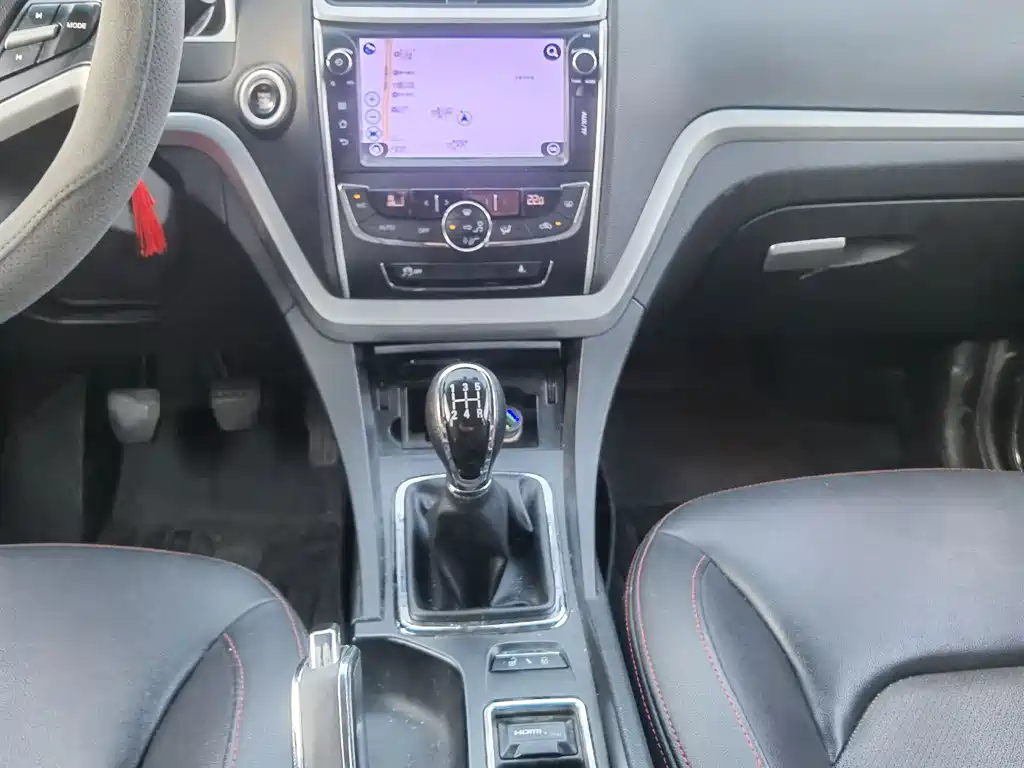 Geely Emgrand 2015 — фото 12