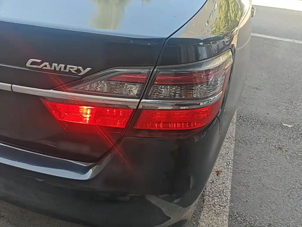 Toyota Camry 2015 — фото 24
