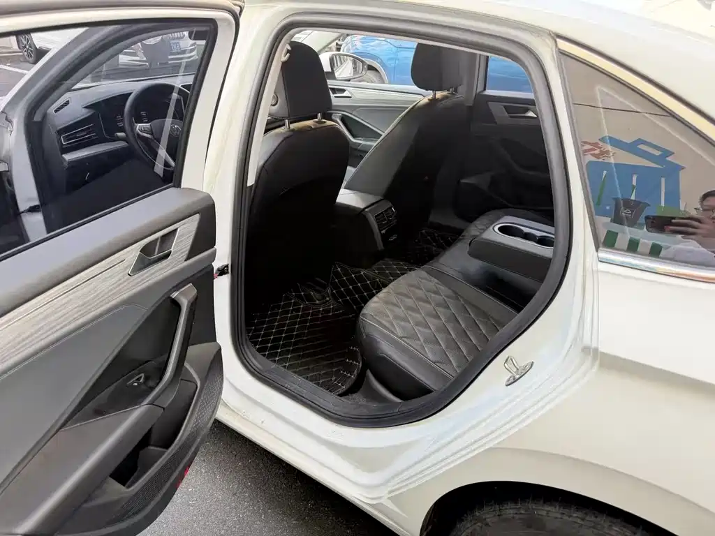 Volkswagen Sagitar 2022