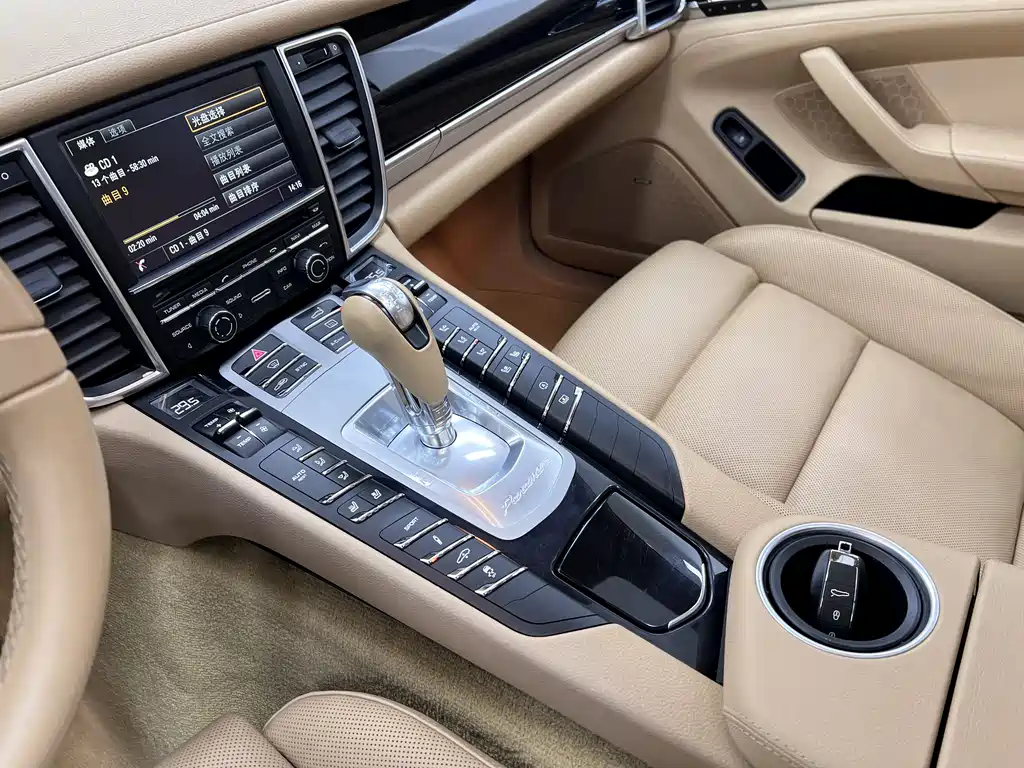 Porsche Panamera 2016 — фото 24