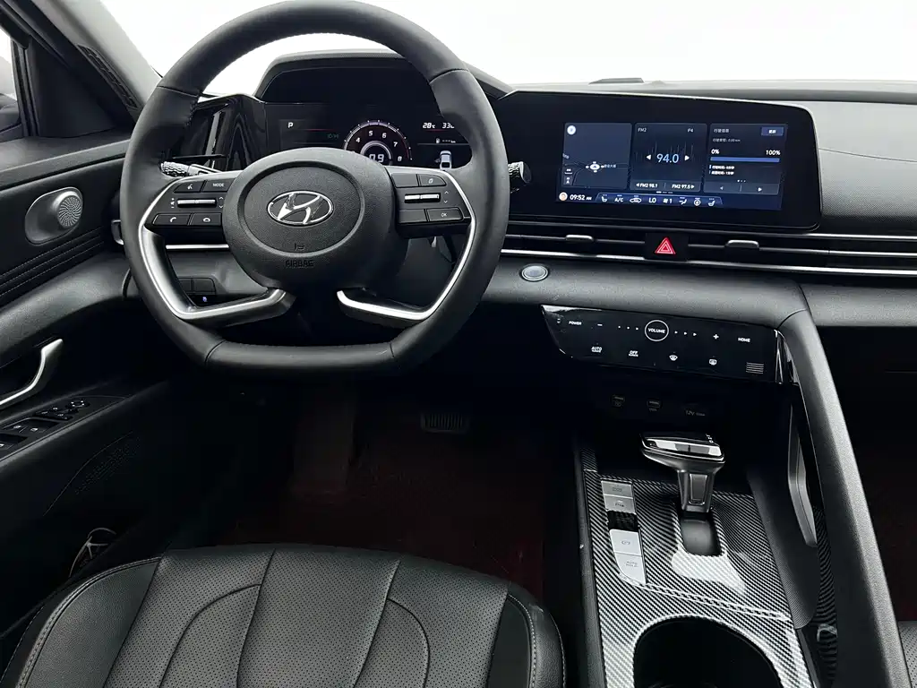 Hyundai Elantra 2022 — фото 10