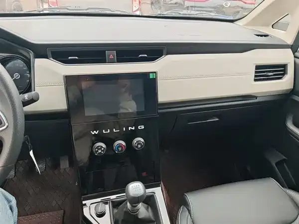 Wuling Journey 2021