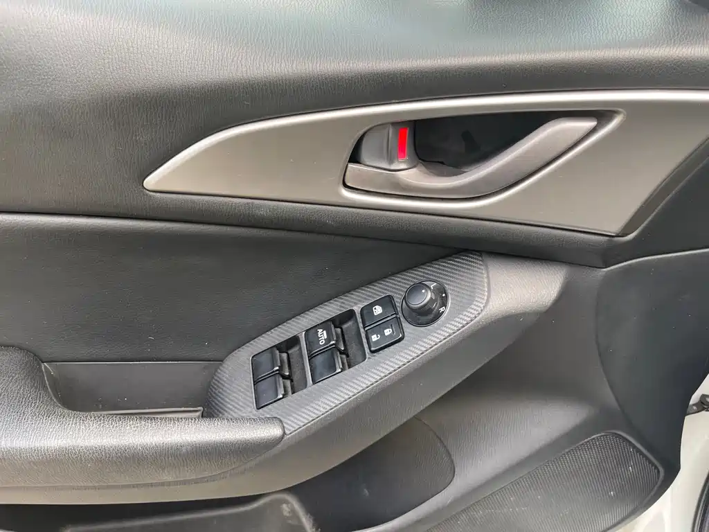 Mazda 3 Axela 2019 — фото 14