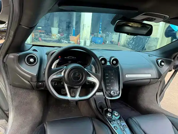 McLaren GT 2021